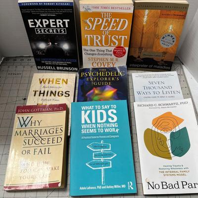 Book Bundle;Expert Secrets,Speed of Trust,Interpreter of Maladies,When Things Fall Apart, and More!