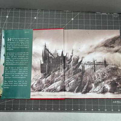 JK Rowling - Harry Potter and the Sorcerer's Stone Illustrated book