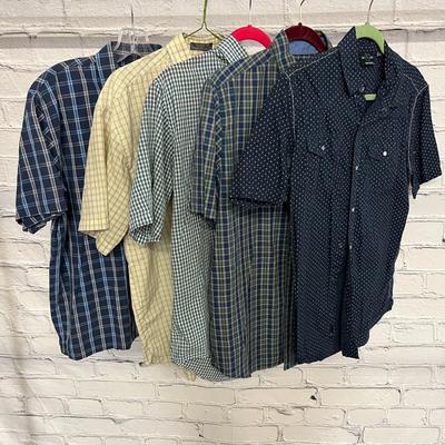 5 Short Sleeve Men's Button Down - Size Medium
