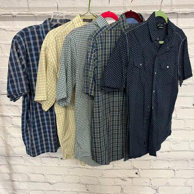 5 Short Sleeve Men's Button Down - Size Medium