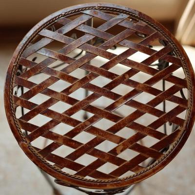 Round Top Pedestal Stand