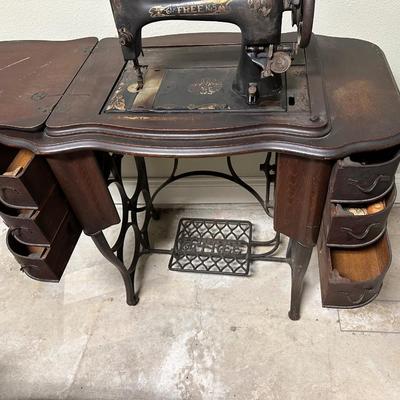 Beautiful Vintage Treadle Sewing Machine