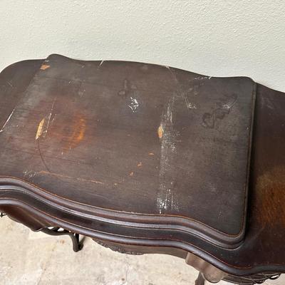 Beautiful Vintage Treadle Sewing Machine