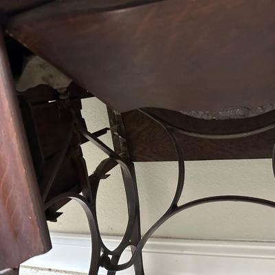 Beautiful Vintage Treadle Sewing Machine