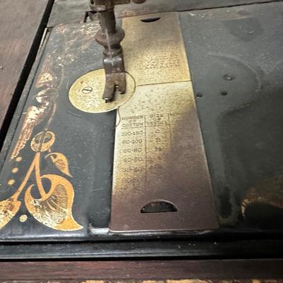 Beautiful Vintage Treadle Sewing Machine