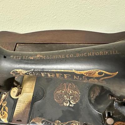 Beautiful Vintage Treadle Sewing Machine
