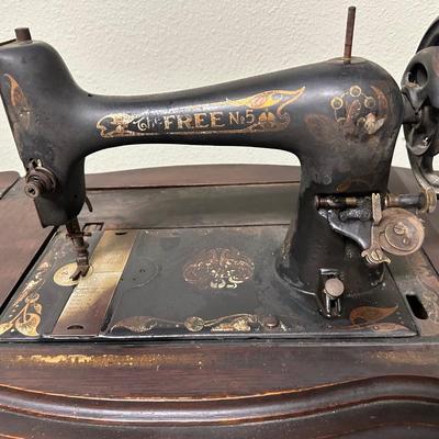 Beautiful Vintage Treadle Sewing Machine