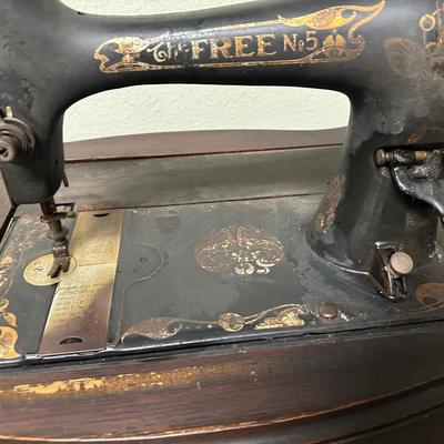 Beautiful Vintage Treadle Sewing Machine