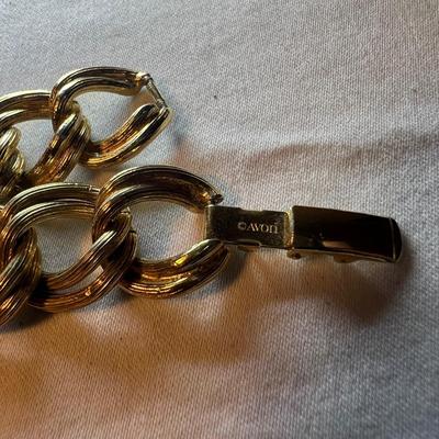 Huge Assortment of Gold Necklaces & Bracelets (P-RG)