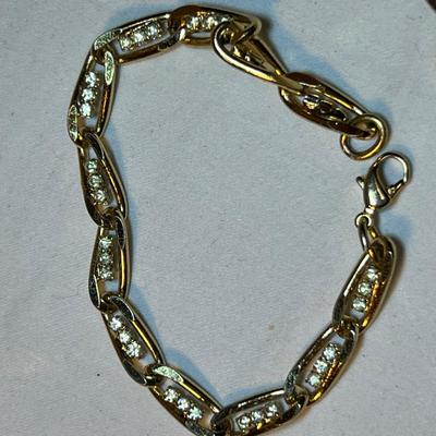 Huge Assortment of Gold Necklaces & Bracelets (P-RG)