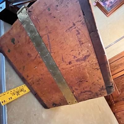 Primitive handled box