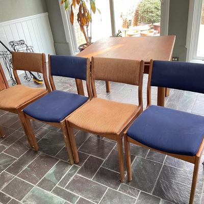 Slip Leaf Table and Chairs (SR-DW)