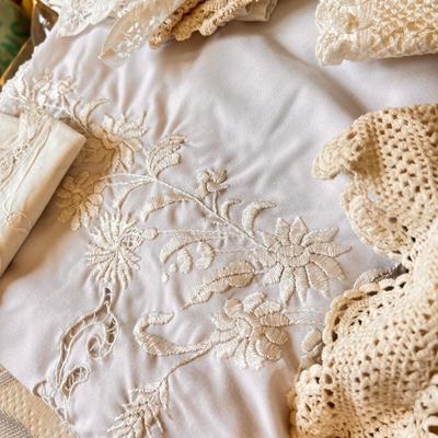 Big Lot Vintage Lace, Tatting Table Clolthes, Table Linens, Etc.