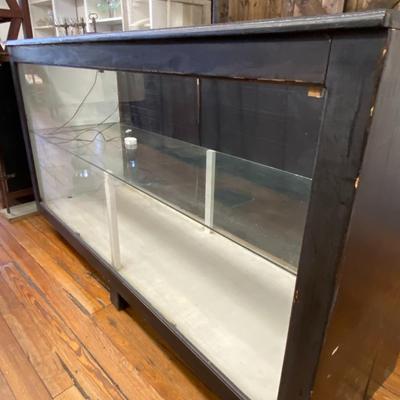 Black Showcase with Two Shelves Lot One