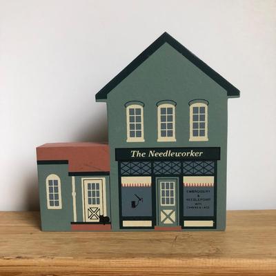 LOT 21K: Vintage The Cat's Meow Crafting Cottages