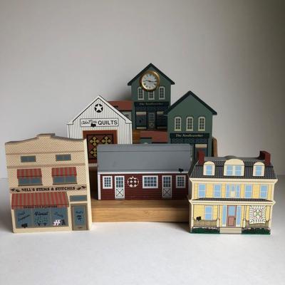 LOT 21K: Vintage The Cat's Meow Crafting Cottages