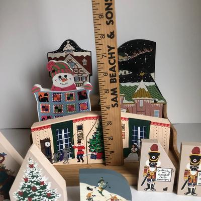 LOT 27K: Vintage Winter & Christmas The Cat's Meow Collection