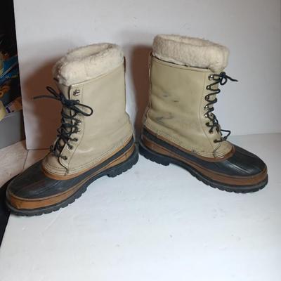 La Crosse Winnipeg Size 11 lined Snow boots with new laces