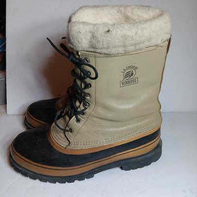 La Crosse Winnipeg Size 11 lined Snow boots with new laces