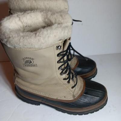 La Crosse Winnipeg Size 11 lined Snow boots with new laces