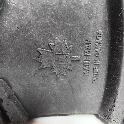 Sorel lacrosse lined Snow boots with new laces - Kaufman made in Canada. Size 12