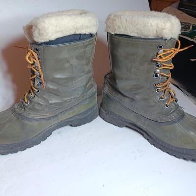 Sorel lacrosse lined Snow boots with new laces - Kaufman made in Canada. Size 12