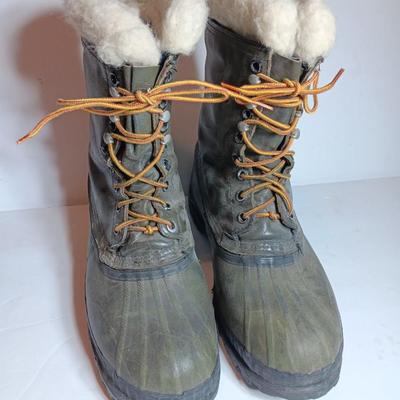 Sorel lacrosse lined Snow boots with new laces - Kaufman made in Canada. Size 12