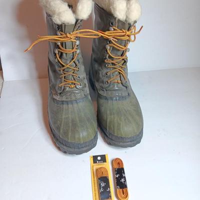 Sorel lacrosse lined Snow boots with new laces - Kaufman made in Canada. Size 12