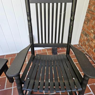 Pair of Cracker Barrel Rocking Chairs and a side Table (BY-DW)