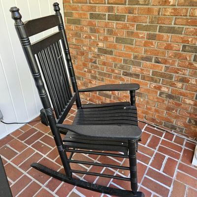 Pair of Cracker Barrel Rocking Chairs and a side Table (BY-DW)