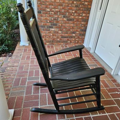 Pair of Cracker Barrel Rocking Chairs and a side Table (BY-DW)