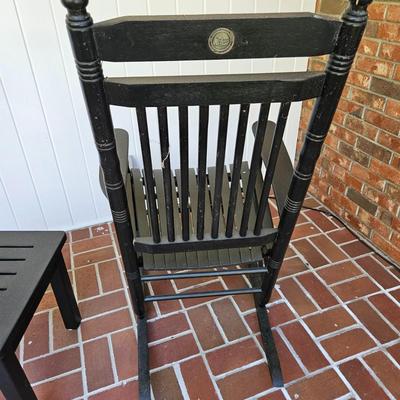 Pair of Cracker Barrel Rocking Chairs and a side Table (BY-DW)