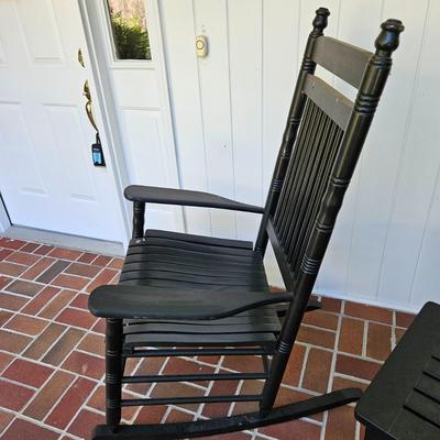 Pair of Cracker Barrel Rocking Chairs and a side Table (BY-DW)