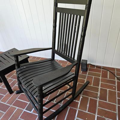 Pair of Cracker Barrel Rocking Chairs and a side Table (BY-DW)