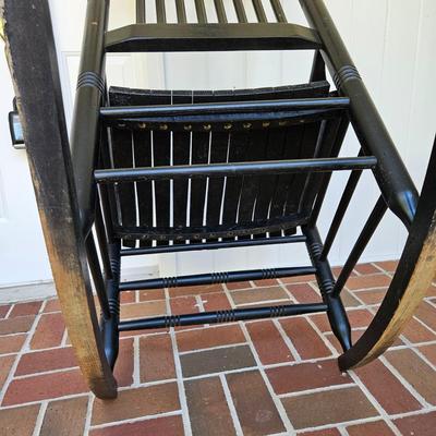 Pair of Cracker Barrel Rocking Chairs and a side Table (BY-DW)