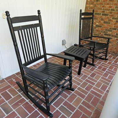 Pair of Cracker Barrel Rocking Chairs and a side Table (BY-DW)