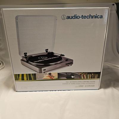 Audio-Technica Automatic Stereo Turntable System AT-LP60, NIB (LR-JS)