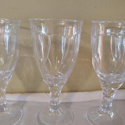 Mikasa Sweet Swirl Clear Glass Wine/Water Goblets- 7 Pieces