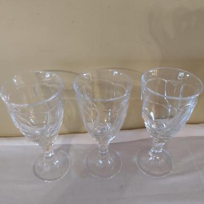 Mikasa Sweet Swirl Clear Glass Wine/Water Goblets- 7 Pieces