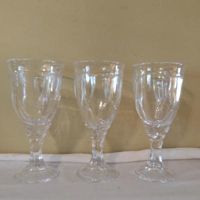 Mikasa Sweet Swirl Clear Glass Wine/Water Goblets- 7 Pieces