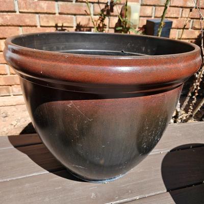 Assortment of Six Planters (BY-DW)