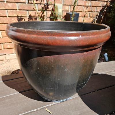 Assortment of Six Planters (BY-DW)