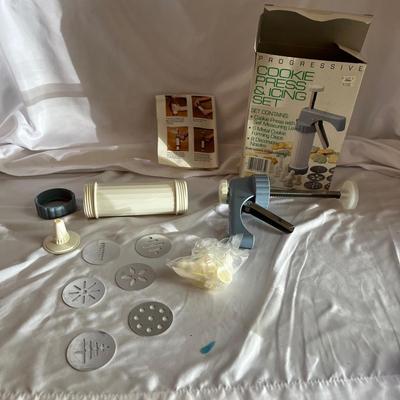 Pyrex, Anchor Hocking Plus More Baking Essentials (K-MK)