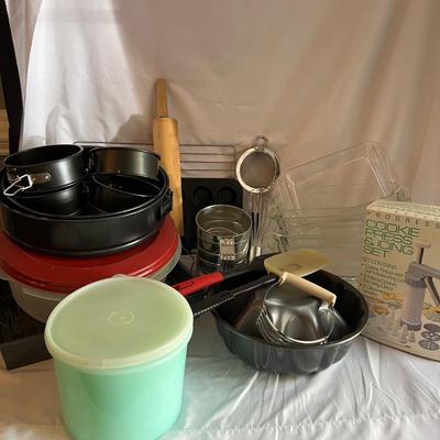 Pyrex, Anchor Hocking Plus More Baking Essentials (K-MK)