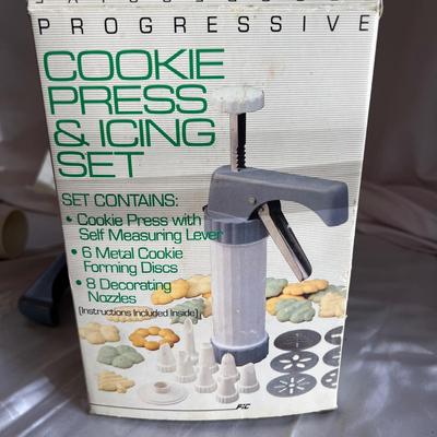 Pyrex, Anchor Hocking Plus More Baking Essentials (K-MK)