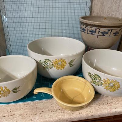 Vintage nesting bowls