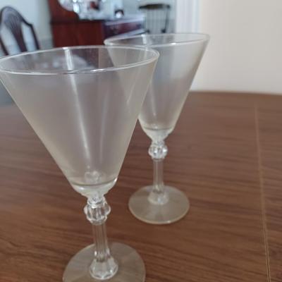 2 martini glasses