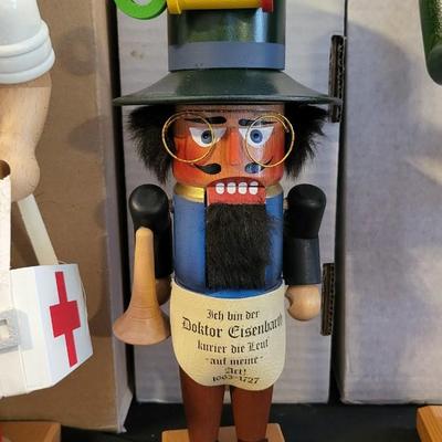 LOT OF 6 VINTAGE GERMAN HAND CARVED NUTCRACKERS