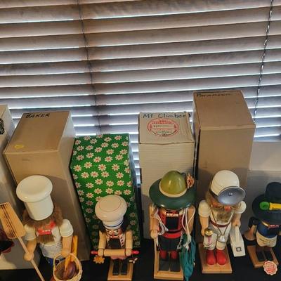 LOT OF 6 VINTAGE GERMAN HAND CARVED NUTCRACKERS
