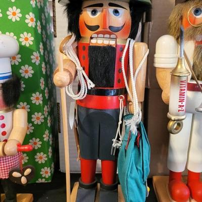 LOT OF 6 VINTAGE GERMAN HAND CARVED NUTCRACKERS